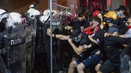 Serbie : face à la répression brutale du gouvernement, les manifestants toujours mobilisés pour obtenir des élections anticipées