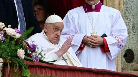 Papa Francesco, la benedizione ?senza naselli, la voce affaticata e il messaggio breve: come sta il Pontefice?