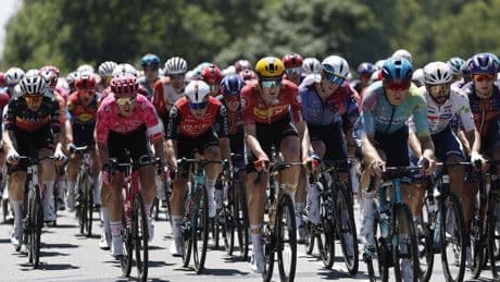 EN DIRECT - Tour de France : cinq coureurs dont Burgaudeau dans l’échappée, le peloton contrôle à distance