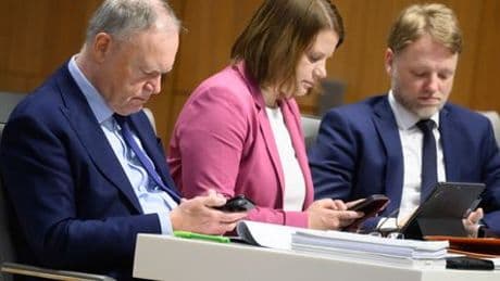 Niedersachsen: Schulministerin Julia Willie Hamburg gegen pauschales Handyverbot
