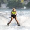 Mit den Füßen über das Wasser fliegen : Die besten Wasserski-Spots in Berlin und Brandenburg