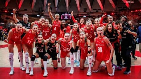 Buca Belediyesi Filenin Sultanları’nın final maçı için dev ekran kuruyor