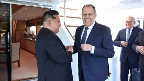 Lavrov'dan Kuzey Kore ziyareti: Putin doğrudan temasları sabırsızlıkla bekliyor
