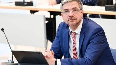 Rathauschef unter Druck: Vor Bürgerentscheid zur OB-Zukunft: Wahlkampf startet