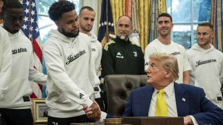 El momento de incomodidad en la visita de la Juventus a Trump