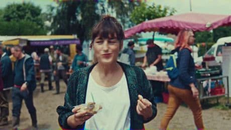 Que penser de la reprise de Partir un jour par Juliette Armanet ?