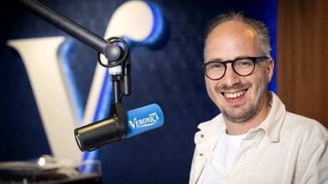 Radio-dj Frank van ’t Hof en vriendin verwelkomen zoontje Loewie