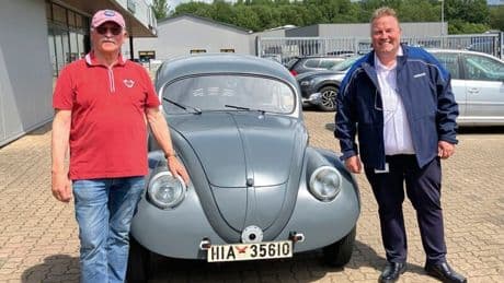 Oldtimer: TÜV erteilt Plakette – Ältester VW-Käfer darf wieder fahren