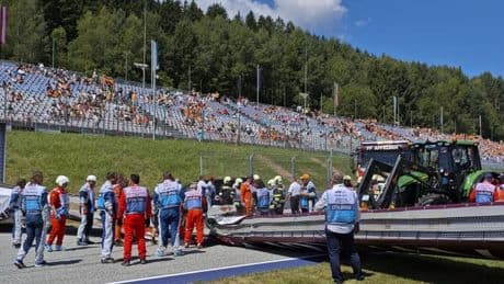 Unfall kurz vor dem Start – Brücke kracht auf Formel-1-Strecke