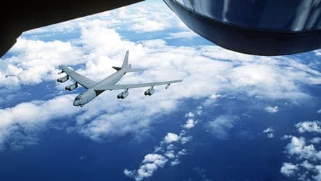 Beinahe-Kollision mit B-52-Bomber - „Aggressives Manöver“ rettet 76 Passagiere