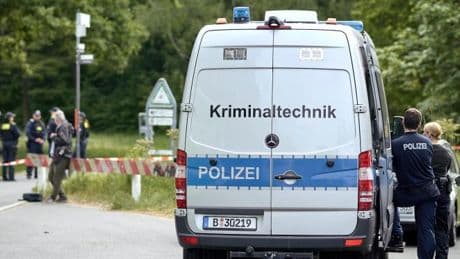 Polizist findet toten Säugling auf Gehweg