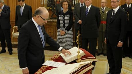 El caso Montoro: qué se imputa al exministro y qué papel jugó el despacho Equipo Económico en la presunta red de influencias