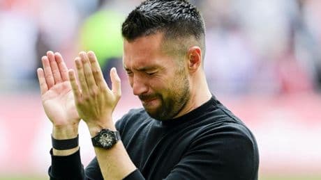Francesco Farioli in tranen na zege Ajax, maar mislopen titel