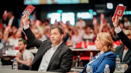 Parteitags-Beschluss - SPD fordert Vorbereitung von AfD-Verbot