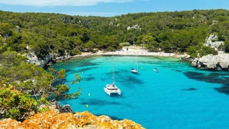 Menorca, destino 'slow': faros con vistas, un hotel boutique y picnic con queso de Maó