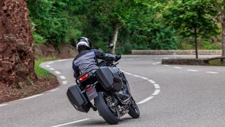 La Yamaha Tracer 9 GT equipará la primera maleta «keyless» por inducción del mundo, de SHAD