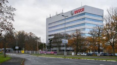 Krise in der Autoindustrie: Bosch will mit Betriebsrat über Zukunft in Hildesheim reden