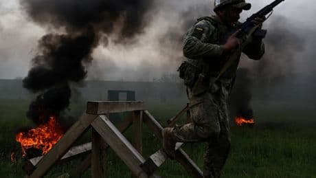 Trump acusa a Putin de “jugar con fuego” al bombardear Ucrania