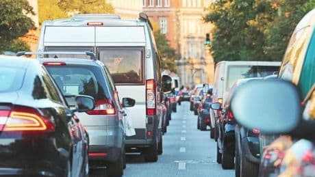Rinviato di un anno il blocco ai diesel Euro 5. Dal 2026 sarà attivo solo nelle grandi città
