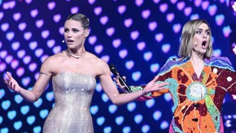 "Wie klingt die denn?": Zuschauer machen sich über Michelle Hunziker beim ESC lustig