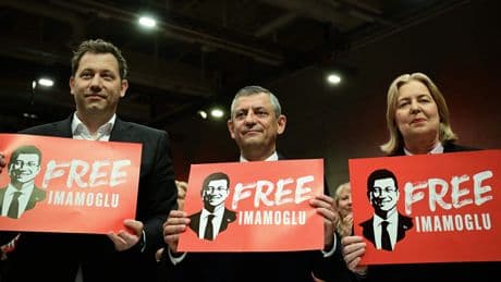Gevangen burgemeester van Istanbul Ekrem Imamoglu veroordeeld tot 1 jaar en 8 maanden celstraf