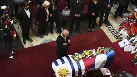 La presencia de Lula marca el final de la despedida a Mujica: "Una persona como Pepe no muere"