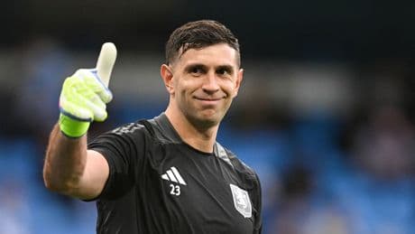 Manchester United 'make shock loan approach' for Aston Villa star Emi Martinez after injury blow