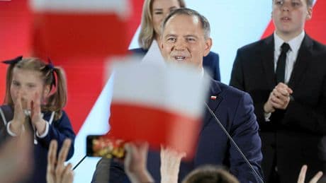 Ancien boxeur, historien et fan de Trump : qui est Karol Nawrocki, le nouveau président de la Pologne ?
