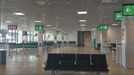 Barajas, sin indigentes tras desalojar Aena a los que se 'mudaron' a la T-1 y a la T-2: "Aquí ya no queda nadie"