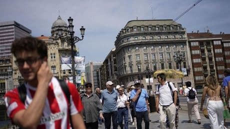 Fanfarrones, elegantes, los más rápidos al pagar... ¿De verdad los bilbaínos somos como creemos que somos?