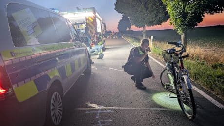 Nach angeblicher Fahrerflucht gefeuert - Ließ Feuerwehrmann Radfahrer sterbend zurück?