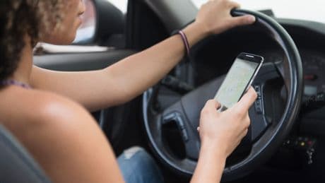 Fataler Fehler: Was Sie im Sommer mit Ihrem Handy niemals machen sollten