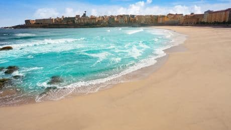La mejor playa de A Coruña, según la IA: con vistas únicas al Atlántico y un increíble paseo marítimo