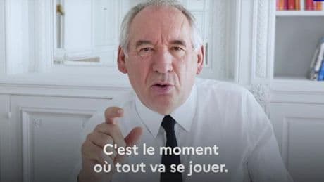 Sur YouTube, “l’exercice de style désespéré” de Bayrou pour défendre son budget