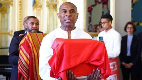 «Un acte de justice historique» : la France restitue trois crânes de guerriers décapités lors de la conquête de Madagascar au XIXe siècle