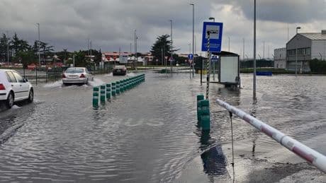 Fuertes lluvias en Santander inundan las calles y obligan a cerrar varios túneles