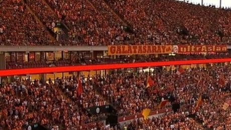 Galatasaray'dan Osimhen ve Sane için imza töreni