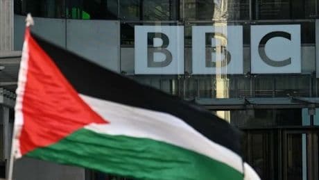 İngiliz gençten canlı yayında BBC'ye Gazze tepkisi: Suç ortağısınız!