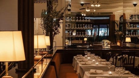 Ces petits hôtels parisiens qui proposent (enfin) d’excellentes cartes des vins