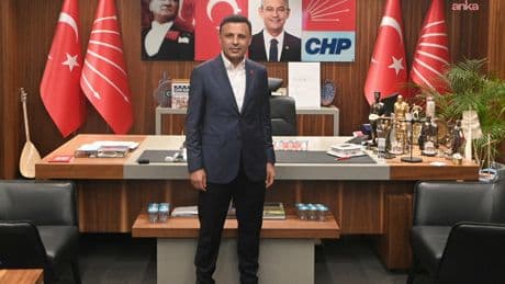 CHP'li Özgür Çelik: CHP üyelerinin il binasına gelmesi suç değildir, hakları ve görevleridir