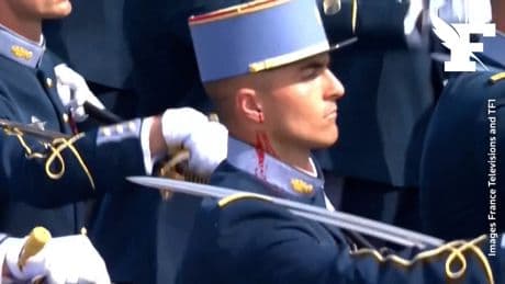 Défilé du 14 Juillet : un jeune militaire se blesse à l’oreille avec son sabre