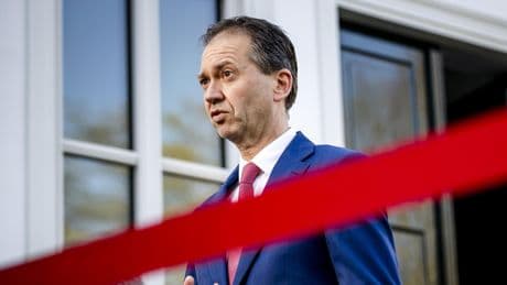 Minister Van Hijum wijst ook aangepast pensioenplan NSC af: ’Onvoldoende uitgewerkt’