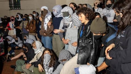 La policía detiene a decenas de manifestantes propalestinos en la Universidad de Columbia
