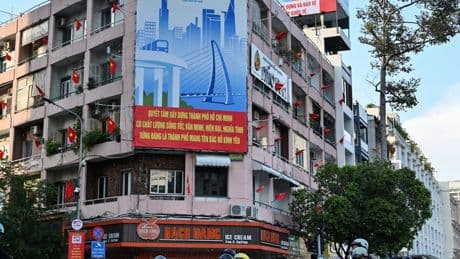 U.S. Eases Ban for Diplomats at Vietnam War Anniversary