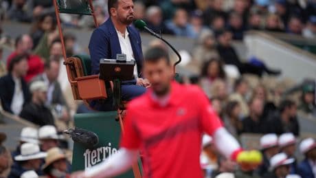Un día entre viento y una sacudida, de Djokovic y el techo a la tunda de Azarenka