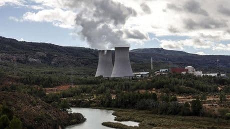 La carta de Aagesen a las eléctricas con una puerta abierta a la prórroga nuclear desata otro cisma en el Gobierno