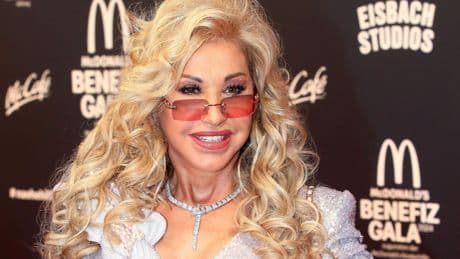 "Wenn Eleganz den Morgen begrüßt": Carmen Geiss begeistert Fans mit Glamour-Foto