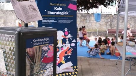 Galdakao instala tres nuevas bibliotecas urbanas para fomentar la lectura