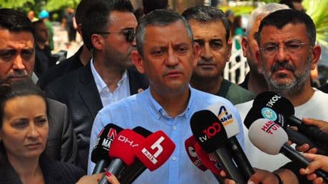 Özgür Özel'den Gaziosmanpaşa tepkisi: Belediye AK Parti'ye geçmedi, başkan CHP'li ve görevde