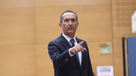 SFR va vendre des tours télécoms pour réduire sa dette